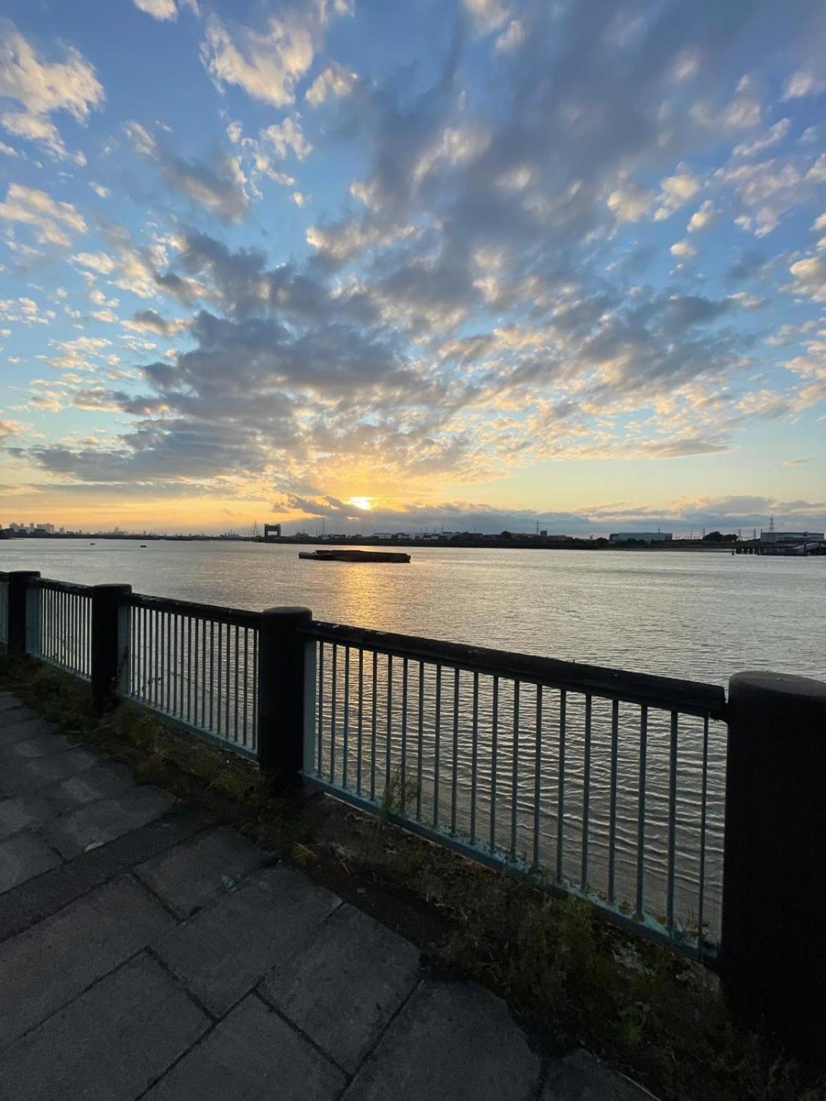 Fantastic Studio, Private Bathroom And Mini Kitchen. Thamesmead  Zewnętrze zdjęcie